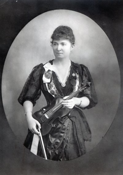 Wilma Norma Neruda, Lady Halle door English Photographer